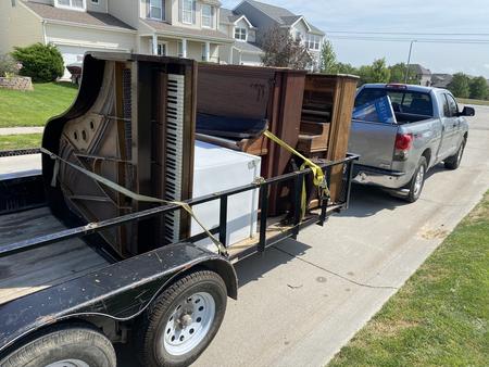 Signs It's Time to Remove an Old or Broken Piano from Your Space